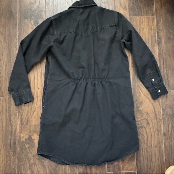 Levi’s Medium Black Denim Pearl Snap Dress - Picture 2 of 10
